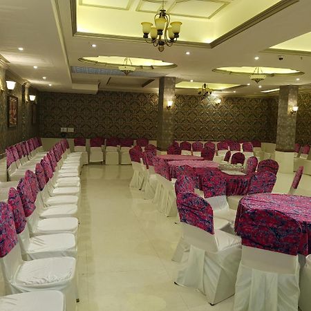 Hotel Posh Chandīgarh Eksteriør bilde