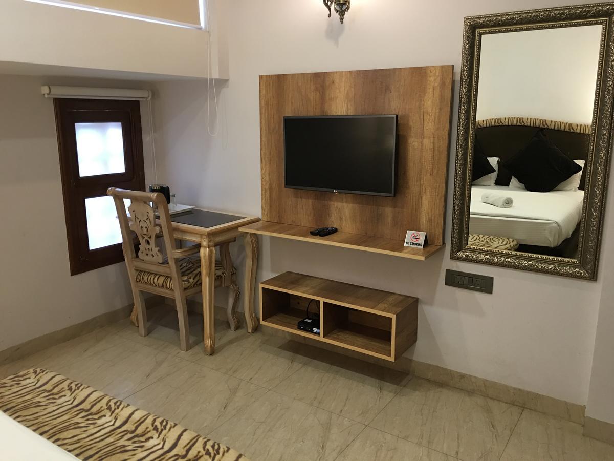 Hotel Posh Chandīgarh Eksteriør bilde