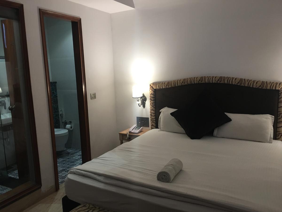 Hotel Posh Chandīgarh Eksteriør bilde