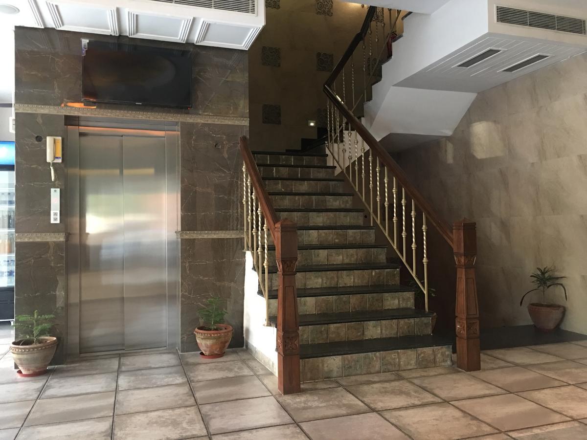 Hotel Posh Chandīgarh Eksteriør bilde
