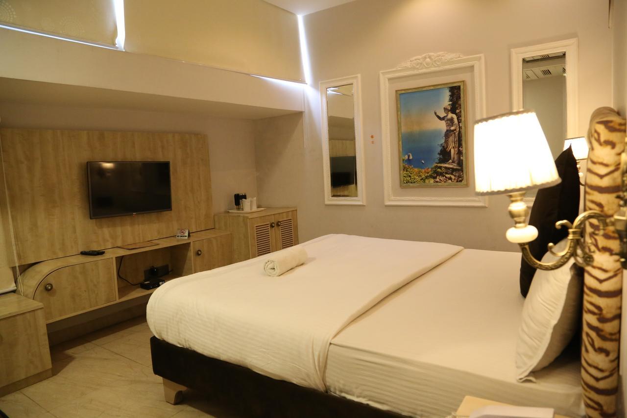 Hotel Posh Chandīgarh Eksteriør bilde