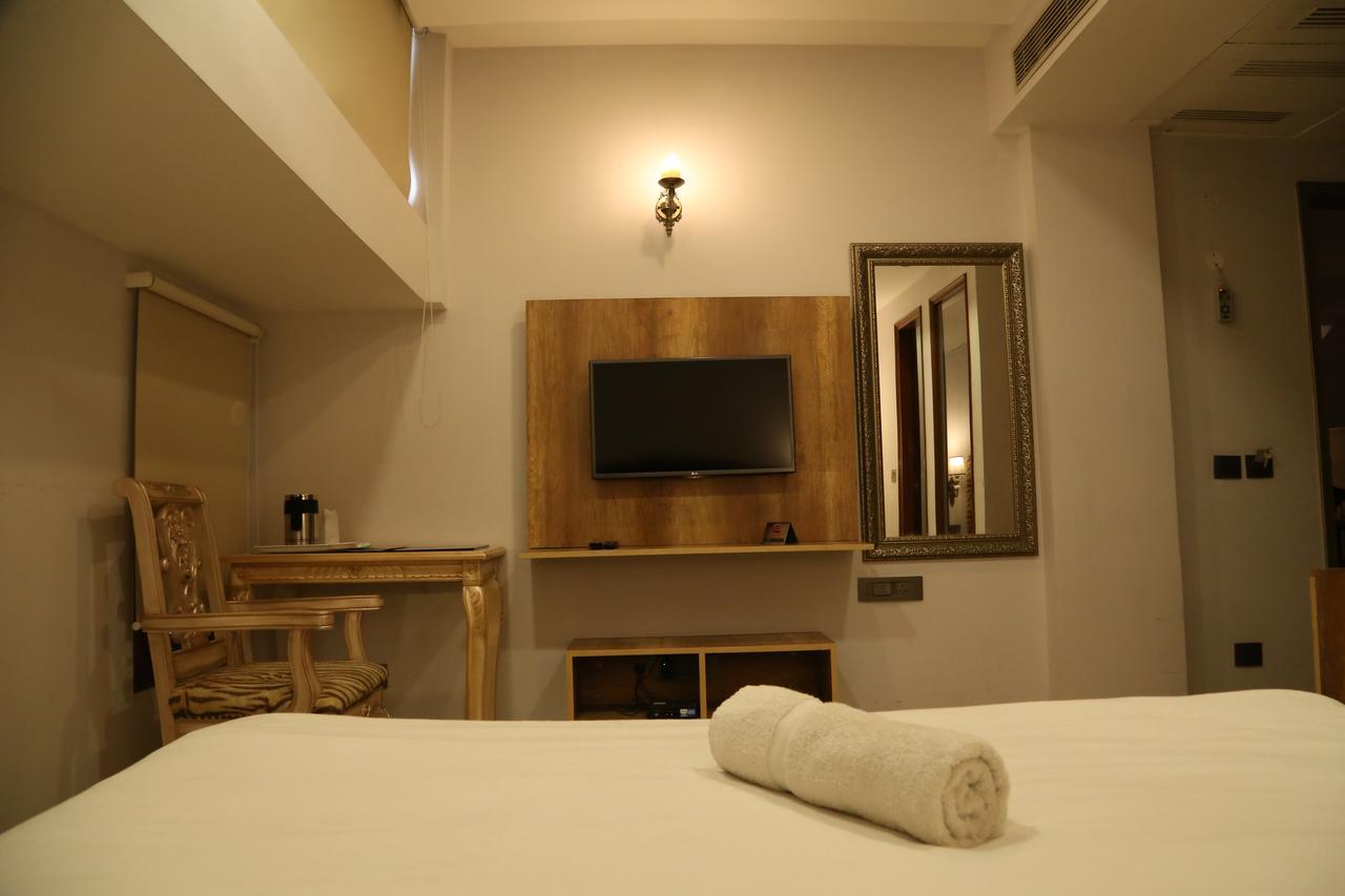 Hotel Posh Chandīgarh Eksteriør bilde