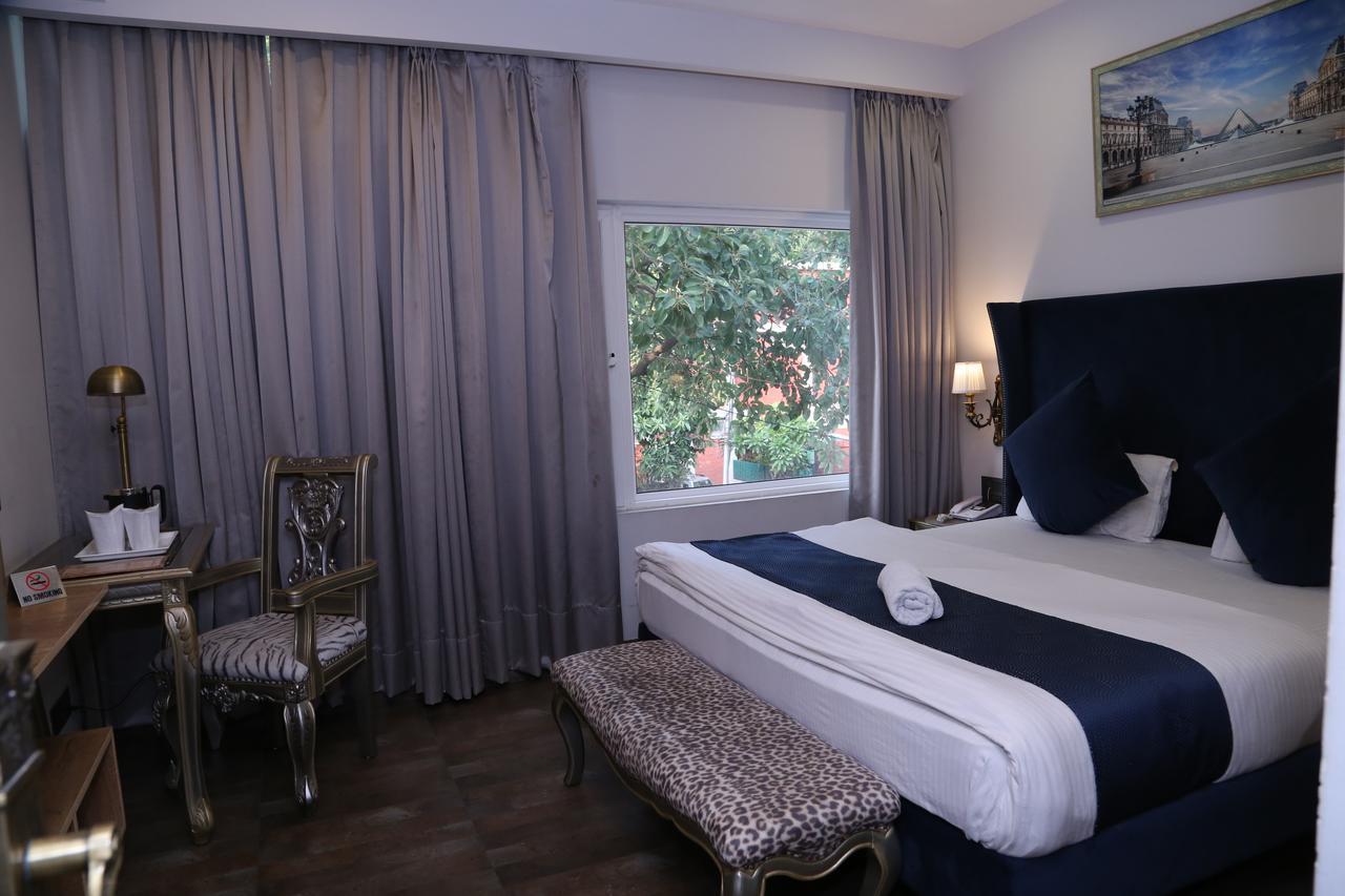 Hotel Posh Chandīgarh Eksteriør bilde