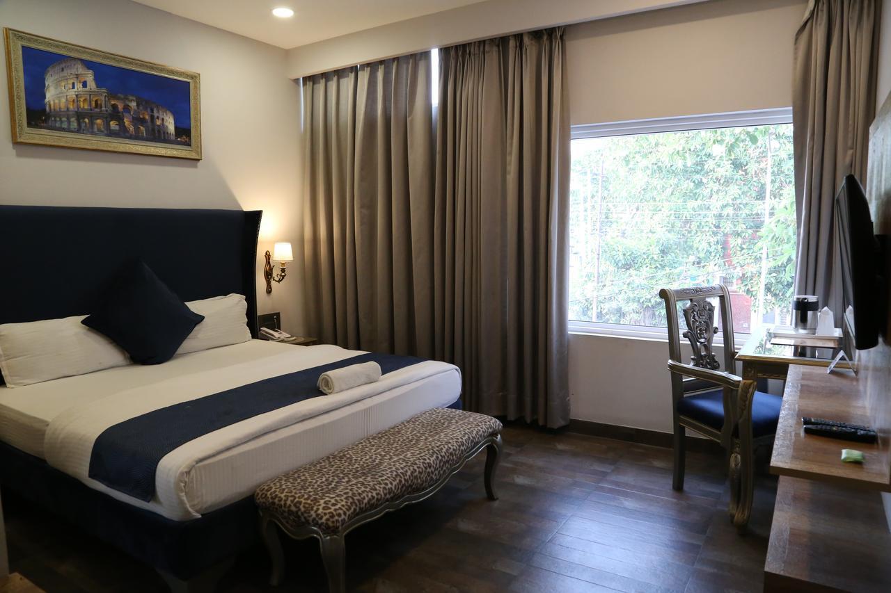 Hotel Posh Chandīgarh Eksteriør bilde