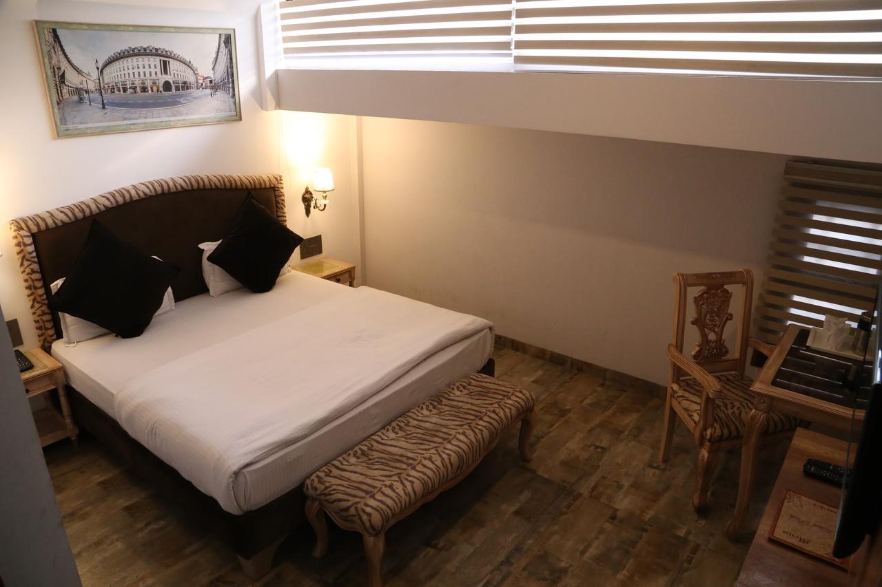 Hotel Posh Chandīgarh Eksteriør bilde