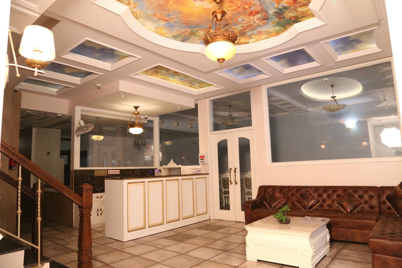 Hotel Posh Chandīgarh Eksteriør bilde