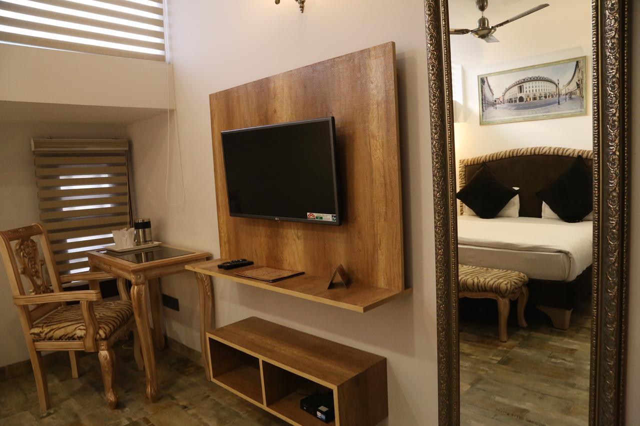 Hotel Posh Chandīgarh Eksteriør bilde