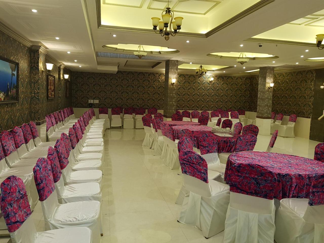 Hotel Posh Chandīgarh Eksteriør bilde