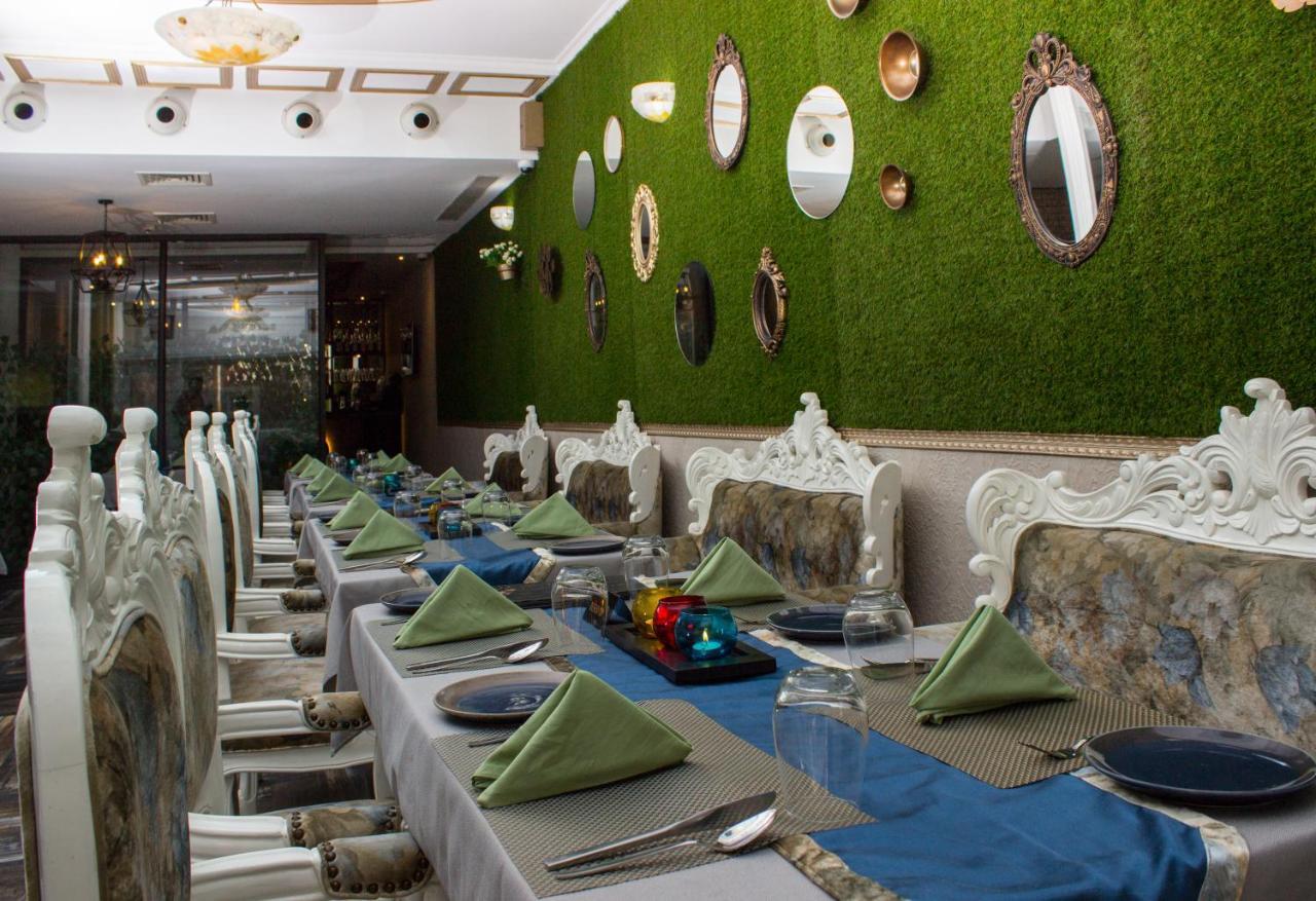 Hotel Posh Chandīgarh Eksteriør bilde